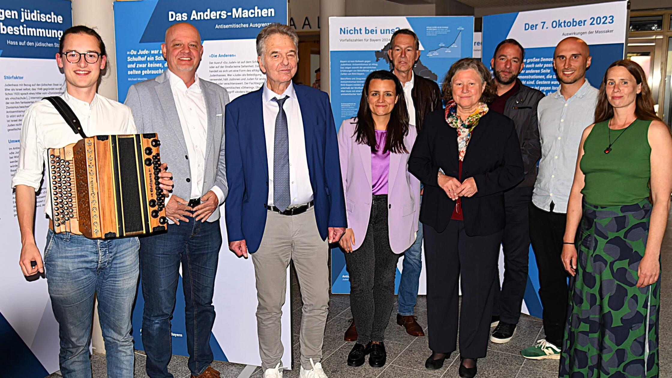 „So fing es damals auch an“: Wanderausstellung „Judenhass heute“ macht ...