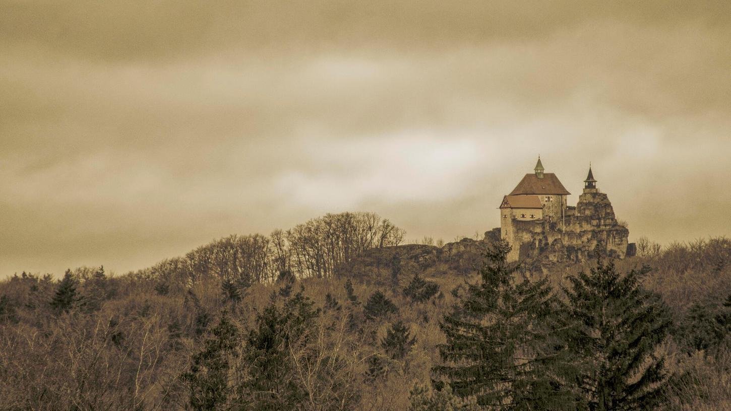 Erhaben liegt sie da: Burg Hohenstein. Eine der vielen Fotografien, die derzeit auf der Burg zu sehen sind. Erhaben liegt sie da: Burg Hohenstein. Eine der vielen Fotografien, die derzeit auf der Burg zu sehen sind.