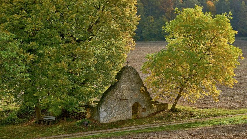 Die Kapellenruine in Arzlohe zeigt sich in herrlichem Licht. Die Kapellenruine in Arzlohe zeigt sich in herrlichem Licht.