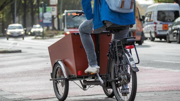 feucht-lastenrad-adobe-stock