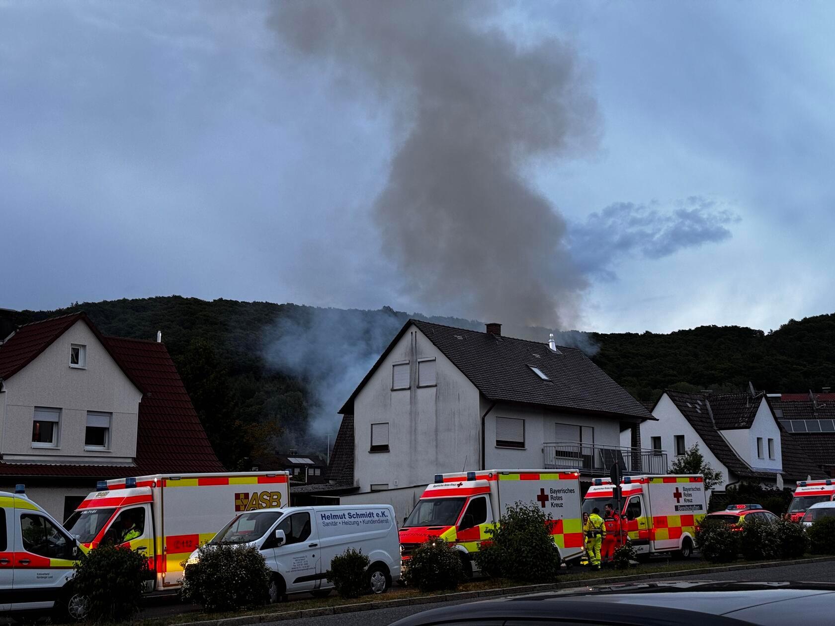 Zu einem Großeinsatz sind die Einsatzkräfte der Feuerwehr, des Rettungsdienstes und des THW am Freitagabend (16.05.2025) in den Landkreis Nürnberger Land alarmiert worden.