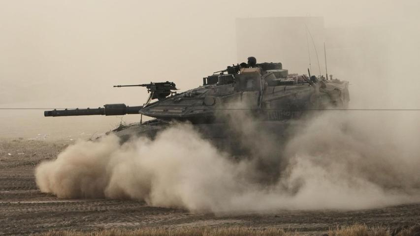 Es wird der Einmarsch weiterer Truppen in Gaza erwartet. Es wird der Einmarsch weiterer Truppen in Gaza erwartet.