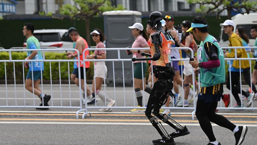 Peking hielt im April einen Halbmarathon mit Robotern ab. (Archivbild) Peking hielt im April einen Halbmarathon mit Robotern ab. (Archivbild)