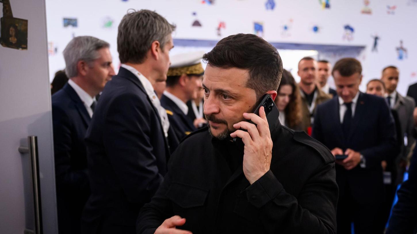 Selenskyj fordert die Verbündeten seines Landes zu mehr Druck auf Russland auf, damit das Töten ein Ende hat. Selenskyj fordert die Verbündeten seines Landes zu mehr Druck auf Russland auf, damit das Töten ein Ende hat.