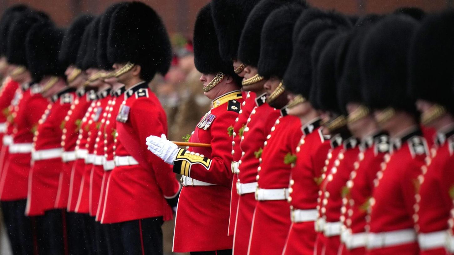 Die Band der Irish Guards spielt den britischen ESC-Beitrag - und die Royals reagieren. (Illustration) Die Band der Irish Guards spielt den britischen ESC-Beitrag - und die Royals reagieren. (Illustration)