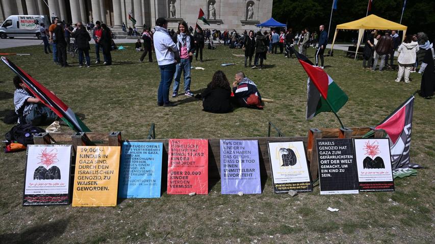In mehreren deutschen Städten gab es Kundgebungen gegen die Offensive der israelischen Armee im Gaza-Krieg. Auch in München versammelten sich propalästinensische Demonstranten. In mehreren deutschen Städten gab es Kundgebungen gegen die Offensive der israelischen Armee im Gaza-Krieg. Auch in München versammelten sich propalästinensische Demonstranten.