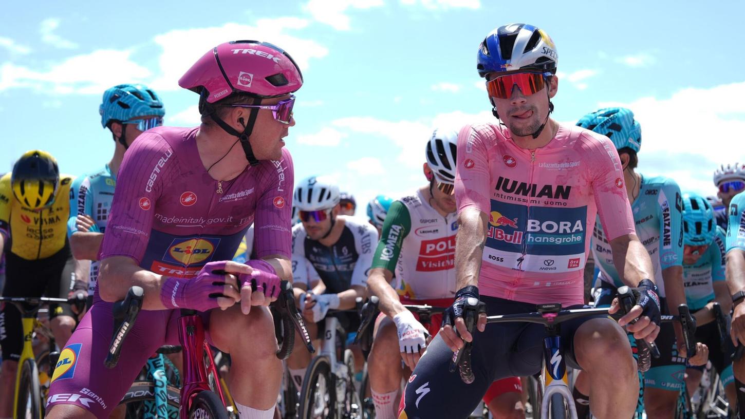 Der Slowene Primoz Roglic (r) verliert das Rosa Trikot des Gesamtführenden. Der Slowene Primoz Roglic (r) verliert das Rosa Trikot des Gesamtführenden.