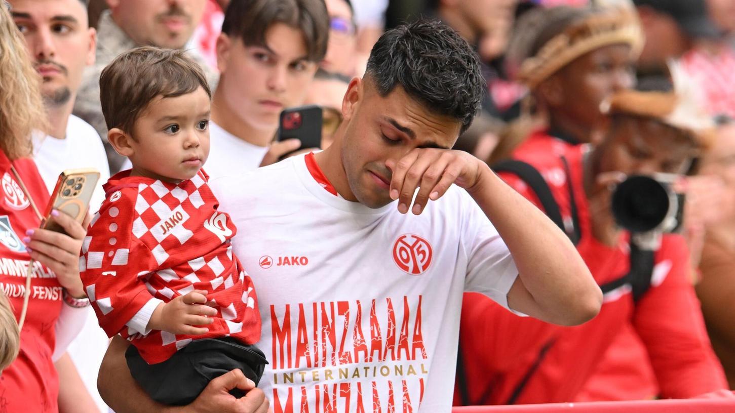 Nadiem Amiri vom FSV Mainz 05 kamen nach dem 2:2 gegen Bayer Leverkusen die Tränen. Nadiem Amiri vom FSV Mainz 05 kamen nach dem 2:2 gegen Bayer Leverkusen die Tränen.