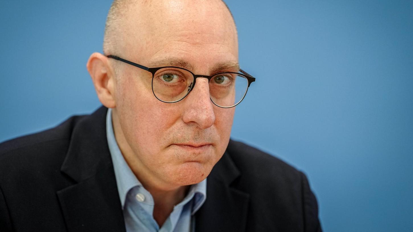 Vizepräsident Sinan Selen leitet das Bundesamt für Verfassungsschutz seit dem Ausscheiden von Ex-Präsident Thomas Haldenwang im Dezember gemeinsam mit der zweiten Vizepräsidentin, Silke Willems. (Archivfoto) Vizepräsident Sinan Selen leitet das Bundesamt für Verfassungsschutz seit dem Ausscheiden von Ex-Präsident Thomas Haldenwang im Dezember gemeinsam mit der zweiten Vizepräsidentin, Silke Willems. (Archivfoto)
