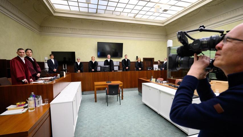 Im Spionage-Prozess vor dem Berliner Kammergericht gegen den früheren BND-Mitarbeiter Carsten L. und seinen mutmaßlichen Komplizen, Arthur E., steht das Urteil noch aus. Die Bundesanwaltschaft wirft ihnen Landesverrat vor. (Archivfoto) Im Spionage-Prozess vor dem Berliner Kammergericht gegen den früheren BND-Mitarbeiter Carsten L. und seinen mutmaßlichen Komplizen, Arthur E., steht das Urteil noch aus. Die Bundesanwaltschaft wirft ihnen Landesverrat vor. (Archivfoto)