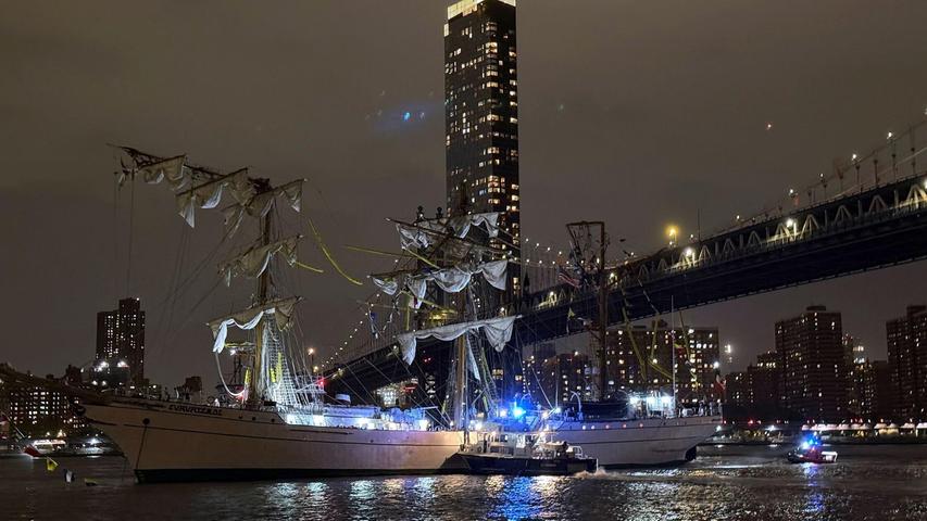 Das Ausbildungsschiff der mexikanischen Marine war am Abend verunglückt. Das Ausbildungsschiff der mexikanischen Marine war am Abend verunglückt.