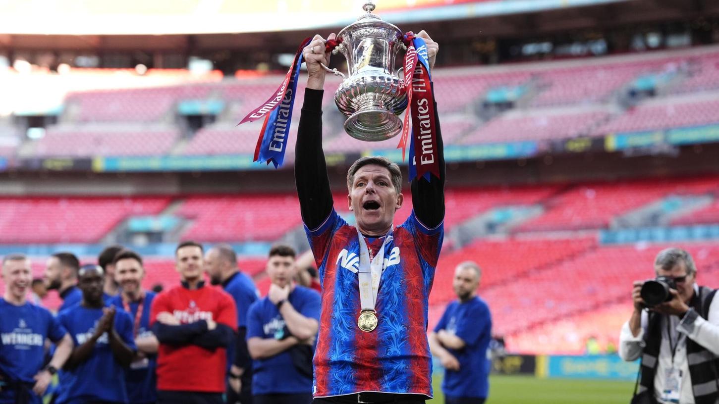 In der kommenden Saison spielt er mit Palace in der Europa League. In der kommenden Saison spielt er mit Palace in der Europa League.