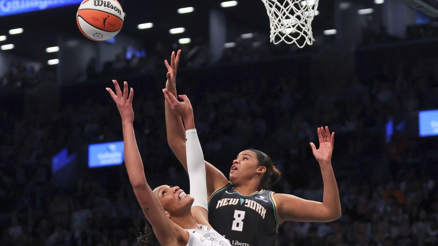 Nyara Sabally (r) und die New York Liberty starteten erfolgreich in die Mission Titelverteidigung. Nyara Sabally (r) und die New York Liberty starteten erfolgreich in die Mission Titelverteidigung.