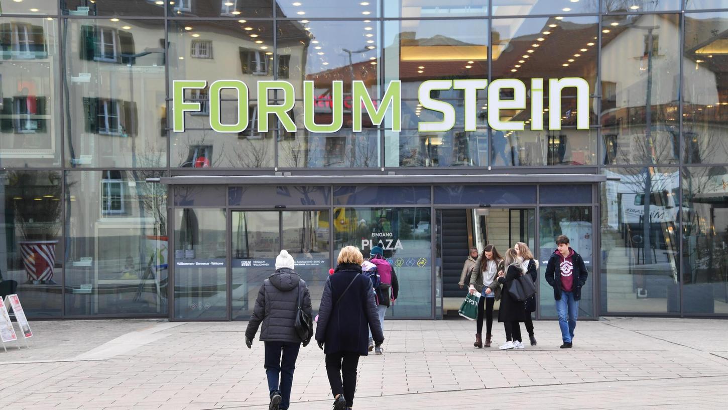 Auch die Geschäfte im FORUM Stein haben heute geöffnet. Auch die Geschäfte im FORUM Stein haben heute geöffnet.