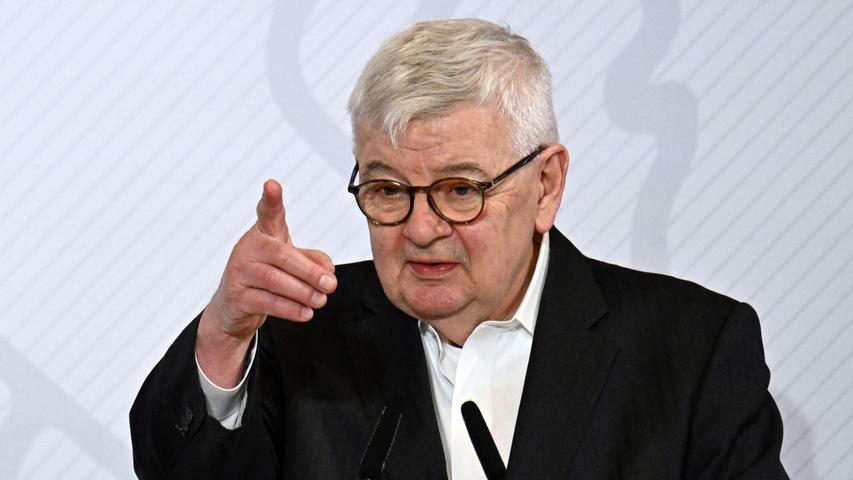 Ex-Außenminister Joschka Fischer kann sich für sich keine Auswanderung aus Deutschland vorstellen. (Archivbild) Ex-Außenminister Joschka Fischer kann sich für sich keine Auswanderung aus Deutschland vorstellen. (Archivbild)