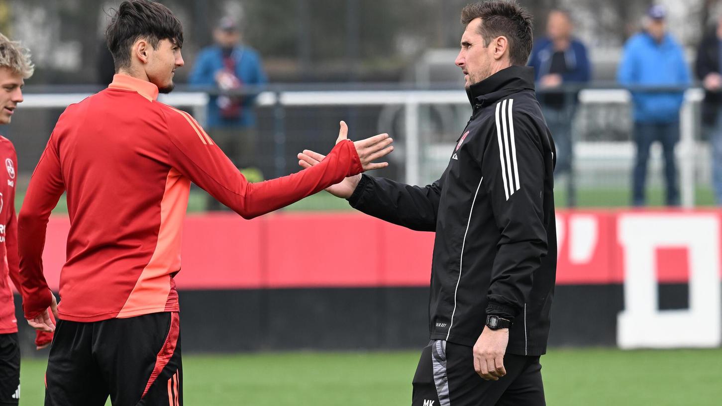 Miroslav Klose muss kreativ werden: Weil sowohl Jens Castrop als auch Rafael Lubach fehlen, könnte Dustin Forkel im Zentrum beginnen. Miroslav Klose muss kreativ werden: Weil sowohl Jens Castrop als auch Rafael Lubach fehlen, könnte Dustin Forkel im Zentrum beginnen.