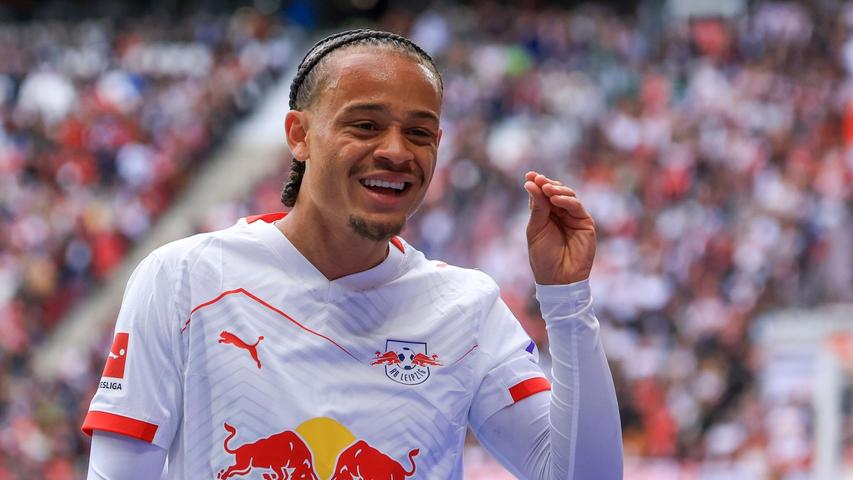 Mit einer zweideutigen Geste in Richtung der Fans sorgte Xavi Simons für Irritationen. Mit einer zweideutigen Geste in Richtung der Fans sorgte Xavi Simons für Irritationen.