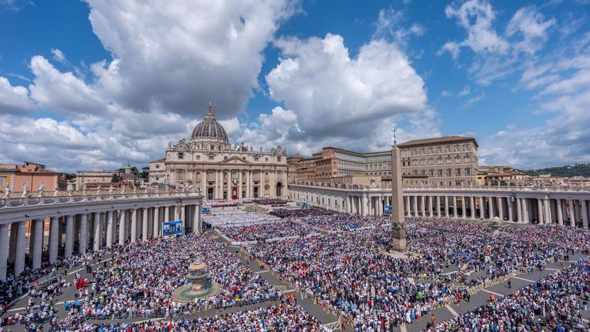 Papst Leo XIV. ist auf dem Petersplatz feierlich in sein Amt eingeführt worden. Papst Leo XIV. ist auf dem Petersplatz feierlich in sein Amt eingeführt worden.