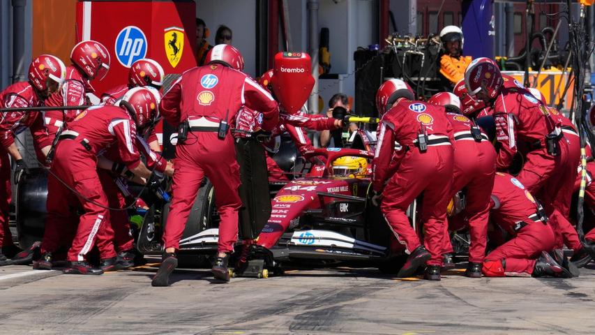 Lewis Hamilton verbesserte sich bei seinem ersten Ferrari-Heimspiel noch von Startplatz zwölf auf Rang vier. Lewis Hamilton verbesserte sich bei seinem ersten Ferrari-Heimspiel noch von Startplatz zwölf auf Rang vier.