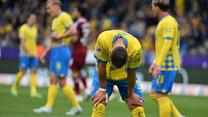 Vorgeführt: Braunschweig muss in die Relegation. Vorgeführt: Braunschweig muss in die Relegation.