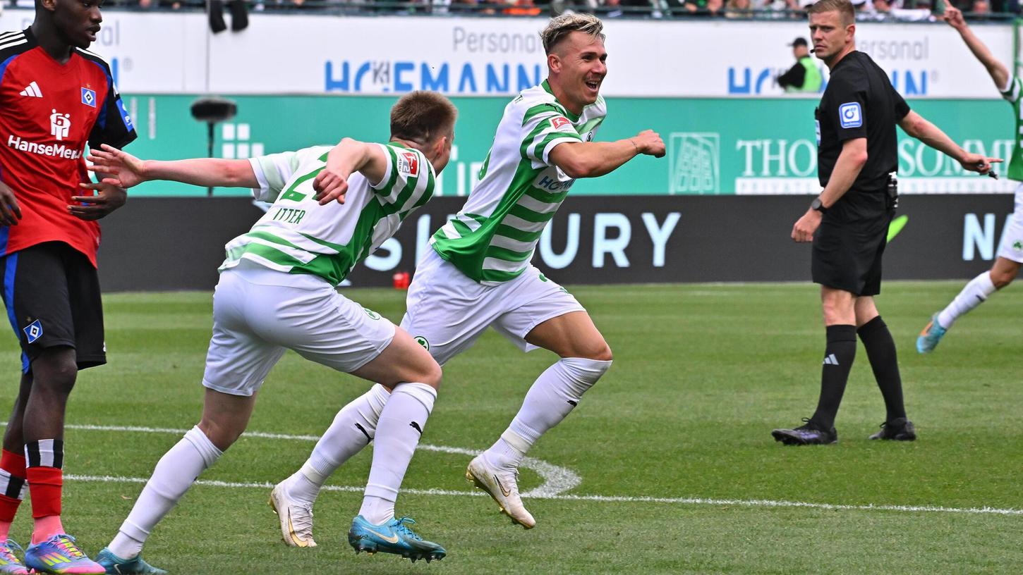 Endgültig losgelöst: Felix Klaus bejubelt seinen dritten Treffer für die Spielvereinigung Greuther Fürth gegen den Hamburger SV. Endgültig losgelöst: Felix Klaus bejubelt seinen dritten Treffer für die Spielvereinigung Greuther Fürth gegen den Hamburger SV.