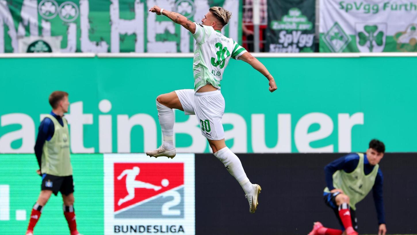 Der Mann des Tages hebt ab: Fürths Felix Klaus beim Jubel nach seinem dritten Treffer. Der Mann des Tages hebt ab: Fürths Felix Klaus beim Jubel nach seinem dritten Treffer.