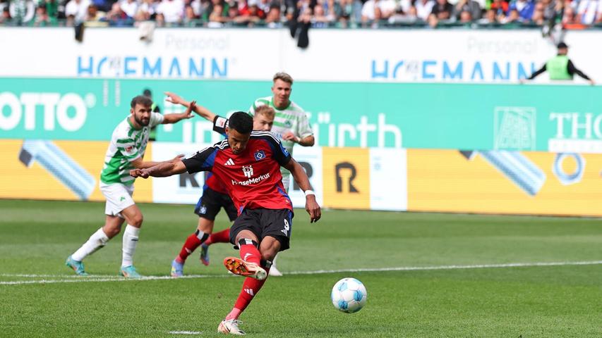 Robert Glatzel verkürzt für den HSV vom Elfmeterpunkt. Robert Glatzel verkürzt für den HSV vom Elfmeterpunkt.