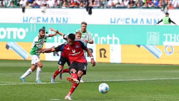 SpVgg Greuther Fürth - Hamburger SV3932.jpg