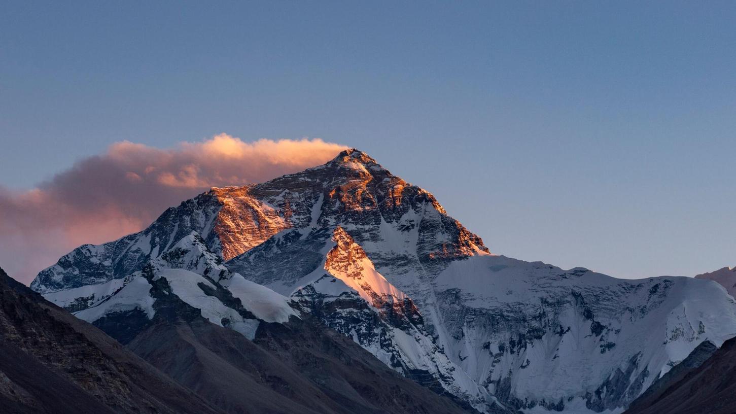 Der Mount Everest befindet sich an der Grenze von Nepal und China. (Archivbild) Der Mount Everest befindet sich an der Grenze von Nepal und China. (Archivbild)