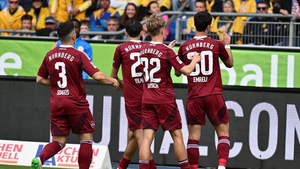 Der Club dominiert die komplette erste Hälfte und hat früh in der Partie eine Drangphase: Janis Antiste verlängerte eine Ecke von Julian Justvan mit dem Rücken, Mahir Emreli köpft den Ball über die Linie zur 1:0-Führung (10.).