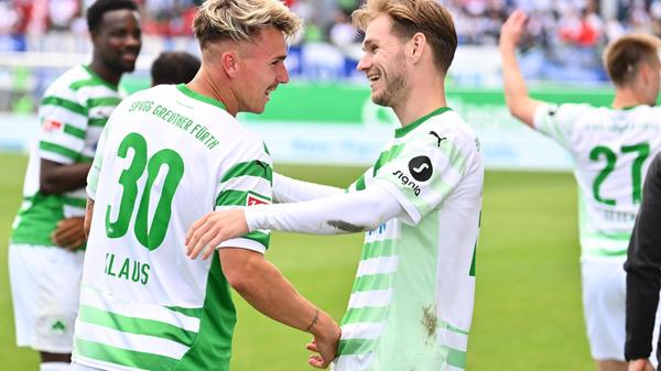 18.05.2025 --- Fussball --- Saison 2024 2025 --- 2. Fussball - Bundesliga --- 34. Spieltag: SpVgg Greuther Fürth ( Kleeblatt ) - Hamburger HSV Hamburg HSV --- Foto: Sportfoto Zink/WoZi --- xwoxzix --- DFL regulations prohibit any use of photographs as image sequences and/or quasi-video - only for editorial use --- Torjubel Jubel Freude nach Treffer Tor Torschuß zum 3:1 durch Felix Klaus (30, SpVgg Greuther Fürth ) - Felix Klaus (30, SpVgg Greuther Fürth ) Marco John (24, SpVgg Greuther Fürth )