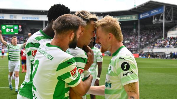 18.05.2025 --- Fussball --- Saison 2024 2025 --- 2. Fussball - Bundesliga --- 34. Spieltag: SpVgg Greuther Fürth ( Kleeblatt ) - Hamburger HSV Hamburg HSV --- Foto: Sportfoto Zink/WoZi --- xwoxzix --- DFL regulations prohibit any use of photographs as image sequences and/or quasi-video - only for editorial use --- Torjubel Jubel Freude nach Treffer Tor Torschuß zum 2:! durch Felix Klaus (30, SpVgg Greuther Fürth ) -
