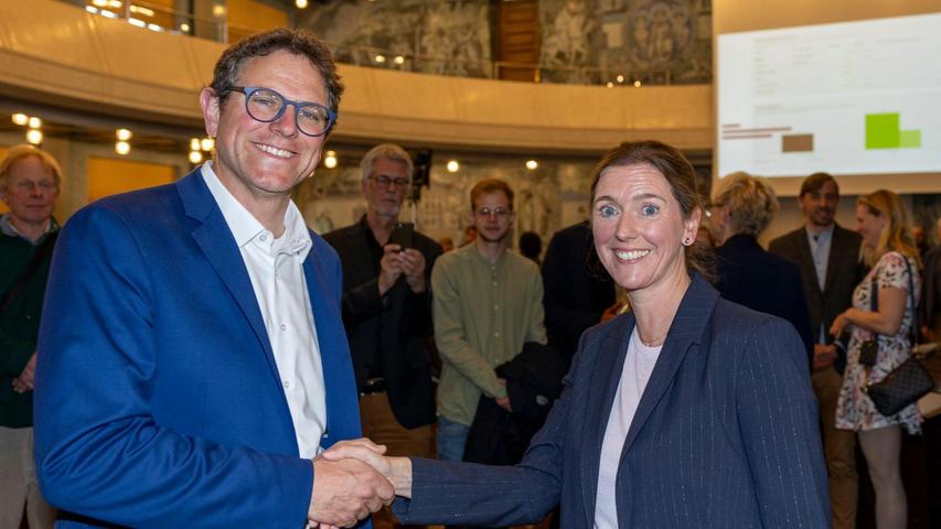 Die Unterlegene Judith Roth-Jörg hatte keine Chance gegen Martin Heilig. Die Unterlegene Judith Roth-Jörg hatte keine Chance gegen Martin Heilig.
