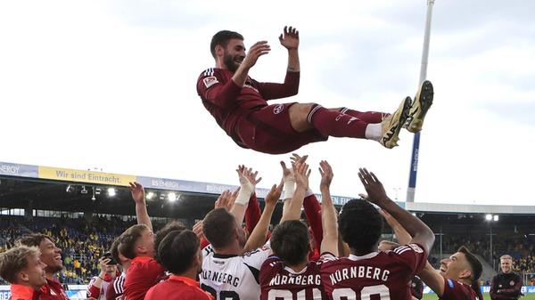 2.849 Tage nach seinem ersten Pflichtspiel für den 1. FC Nürnberg steht Enrico Valentini ein letztes Mal für seinen Herzensklub auf dem Platz.