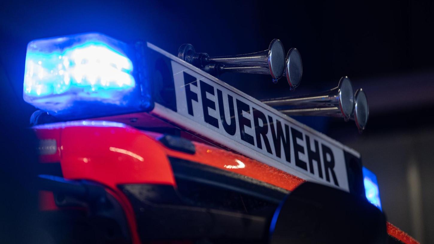Mit einem Flaschenzug rettete die Feuerwehr den Mann. (Symbolbild) Mit einem Flaschenzug rettete die Feuerwehr den Mann. (Symbolbild)