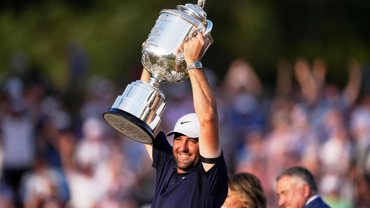 Scottie Scheffler holte sich bei der PGA Championship den dritten Major-Sieg seiner Karriere. Scottie Scheffler holte sich bei der PGA Championship den dritten Major-Sieg seiner Karriere.