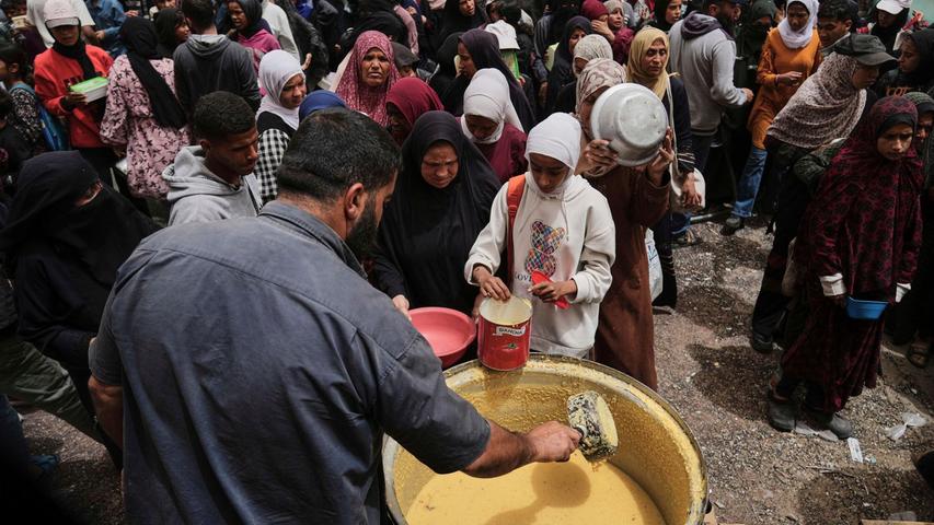Um zu überleben, sind die Menschen im Gazastreifen auf Hilfe von außen angewiesen. (Archivbild) Um zu überleben, sind die Menschen im Gazastreifen auf Hilfe von außen angewiesen. (Archivbild)