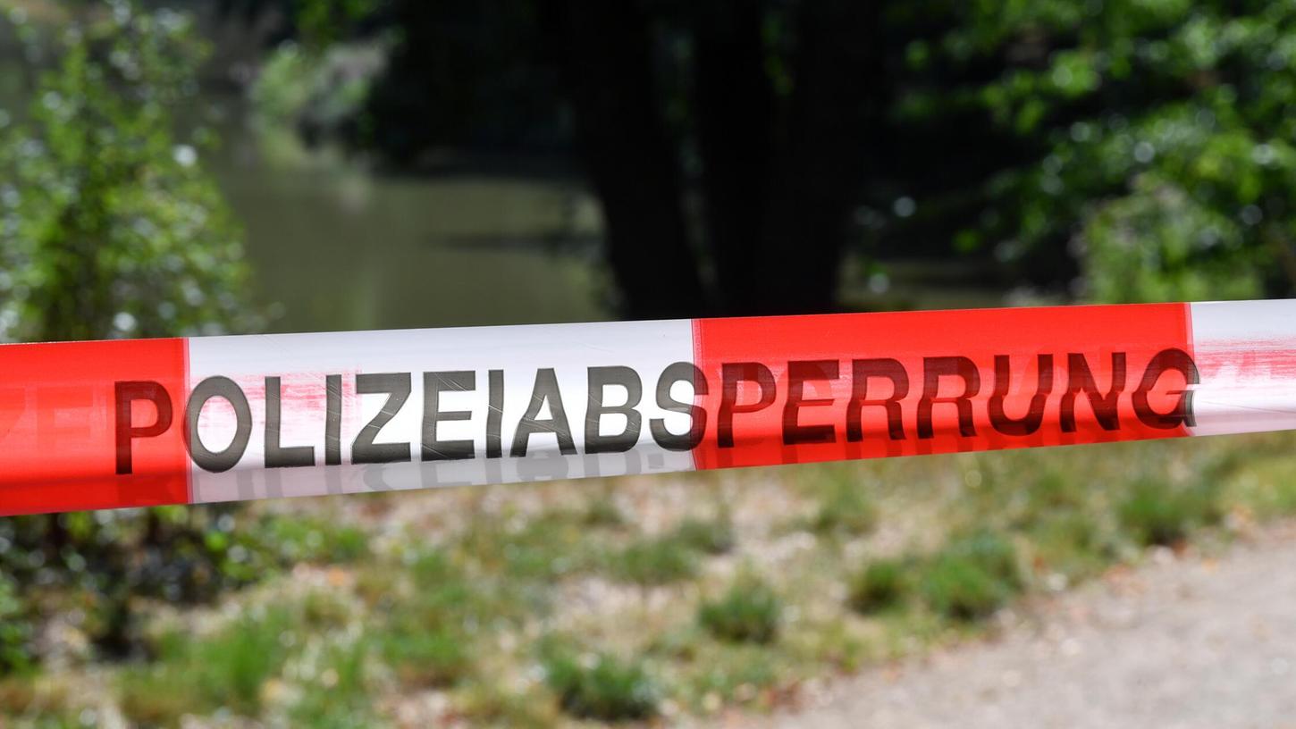 Die Polizei fand die Leiche in einem Wald in der Westlausitz (Symbolbild). Die Polizei fand die Leiche in einem Wald in der Westlausitz (Symbolbild).