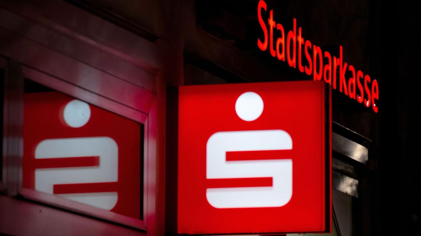 Die Münchner Stadtsparkasse muss nach einem Musterprozess etlichen Kundinnen und Kunden Zinsen nachzahlen. (Symbolbild) Die Münchner Stadtsparkasse muss nach einem Musterprozess etlichen Kundinnen und Kunden Zinsen nachzahlen. (Symbolbild)