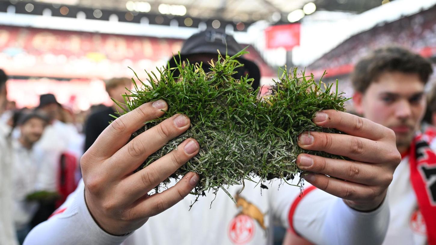 Mit teils humorvoll formulierten Anzeigen versuchen Fans, ein Stück Vereinsgeschichte gewinnbringend zu verkaufen. Mit teils humorvoll formulierten Anzeigen versuchen Fans, ein Stück Vereinsgeschichte gewinnbringend zu verkaufen.