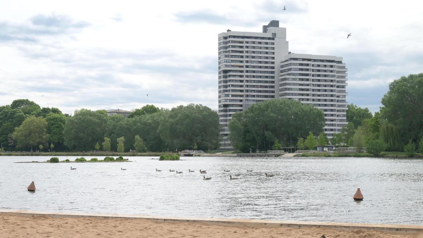 Ein Mann belästigte mehrere Frauen sexuell am Wöhrder See. Ein Mann belästigte mehrere Frauen sexuell am Wöhrder See.