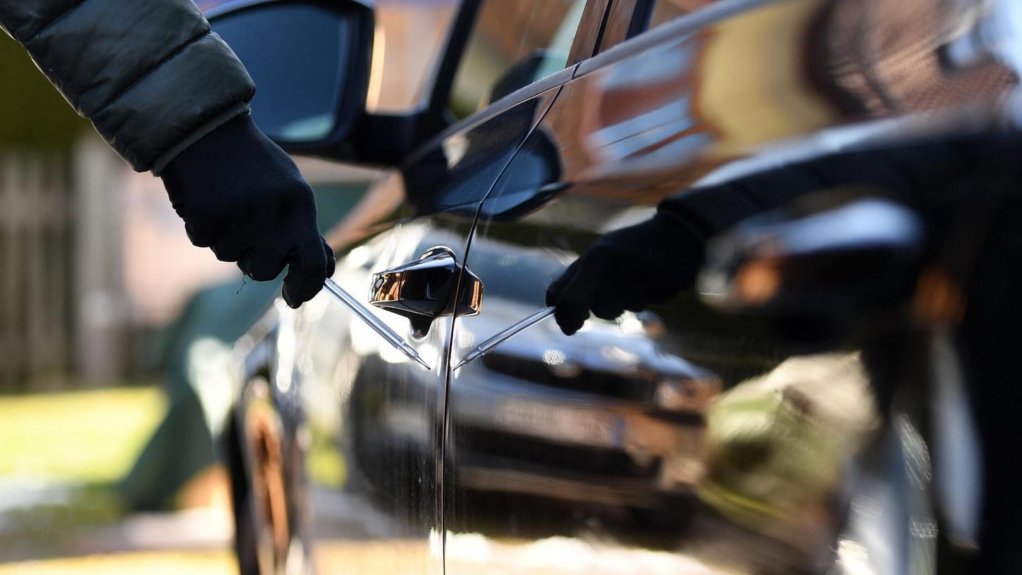 Die Polizei in Erlangen sucht Hinweise auf Autokratzer (Symbolbild). Die Polizei in Erlangen sucht Hinweise auf Autokratzer (Symbolbild).