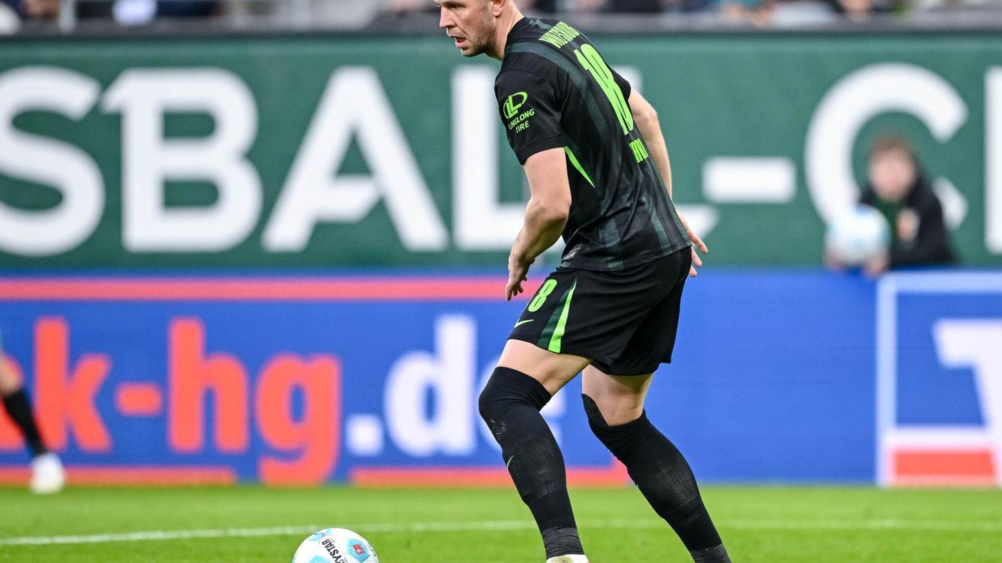 Bleibt beim VfL Wolfsburg: Abwehrspieler Denis Vavro. Bleibt beim VfL Wolfsburg: Abwehrspieler Denis Vavro.