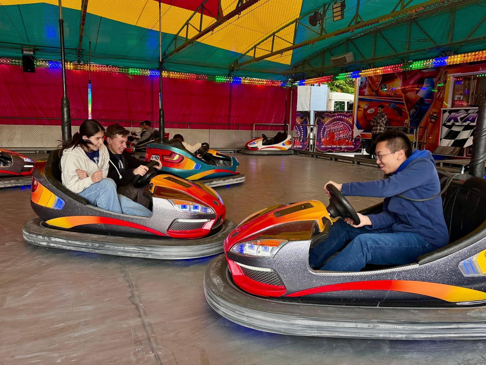 Auf dem Rother Festplatz herrscht derzeit Hochkonjunktur. Bis Montagabend findet dort das Frühlingsfest statt. Das war am Wochenende geboten.