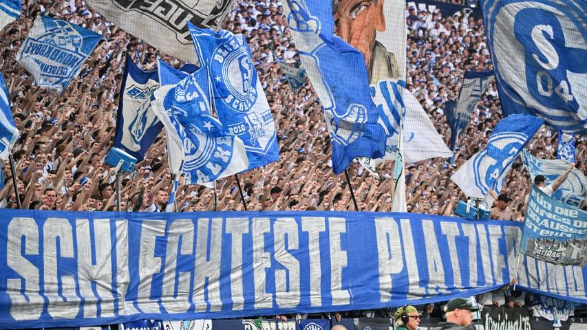Schalkes Fans machten ihrem Unmut am Sonntag Mut. Schalkes Fans machten ihrem Unmut am Sonntag Mut.