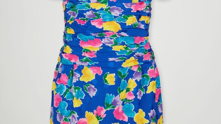 Das Blumenkleid aus Dianas Garderobe wird auf 100.000 bis 200.000 Dollar geschätzt. Das Blumenkleid aus Dianas Garderobe wird auf 100.000 bis 200.000 Dollar geschätzt.