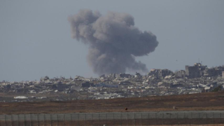 Seit Tagen gibt es heftige Luftangriffe im Gazastreifen, täglich melden die palästinensischen Behörden Dutzende Tote. Seit Tagen gibt es heftige Luftangriffe im Gazastreifen, täglich melden die palästinensischen Behörden Dutzende Tote.