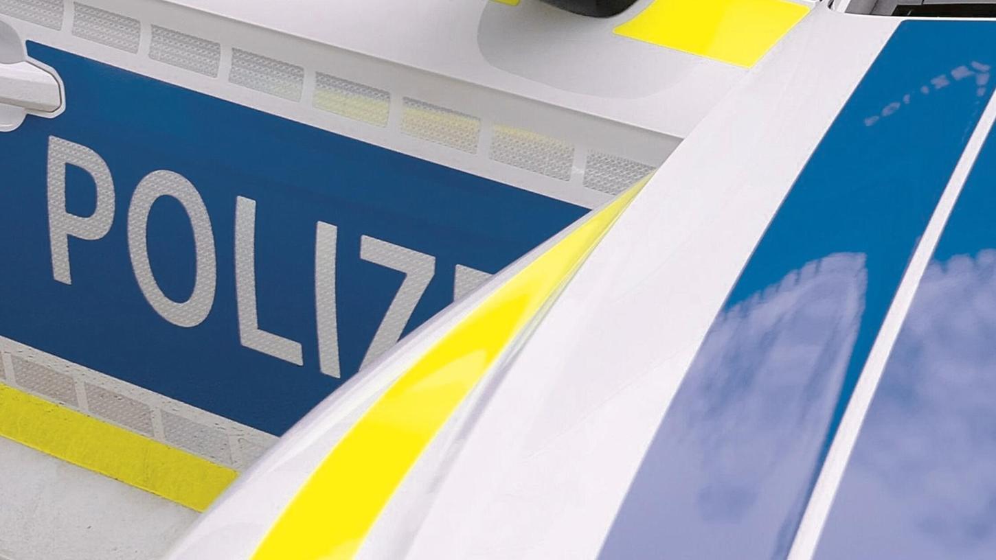 Nach einem 20-Jährigen fahndete die Treuchtlinger Polizei, weil er ein Messer mit sich führte. Nach einem 20-Jährigen fahndete die Treuchtlinger Polizei, weil er ein Messer mit sich führte.