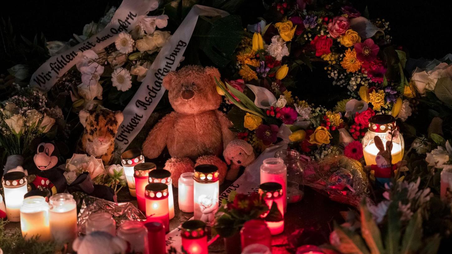 Nach der tödlichen Messerattacke in Aschaffenburg haben viele Menschen für die Opfer gespendet. (Archivbild) Nach der tödlichen Messerattacke in Aschaffenburg haben viele Menschen für die Opfer gespendet. (Archivbild)