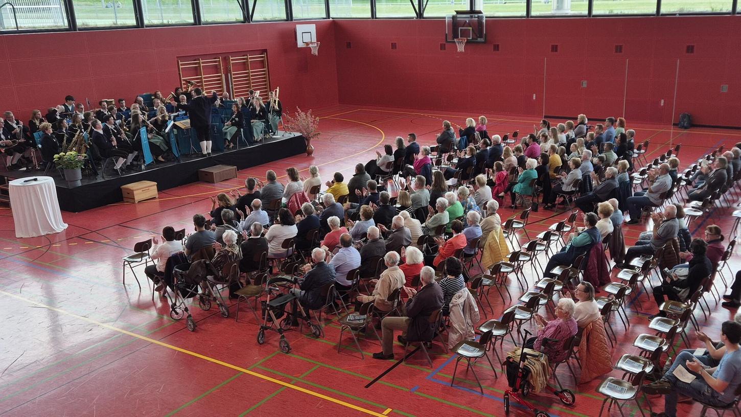 Die Marktkapelle Postbauer-Heng spielt ihre Mai-Serenade 2025 in der EKS-Turnhalle Die Marktkapelle Postbauer-Heng spielt ihre Mai-Serenade 2025 in der EKS-Turnhalle